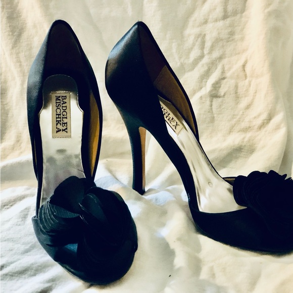 BADGLEY MISCHKA•SIZE-6•BLACK•HEELS•FLORAL ACCENT - Picture 7 of 16